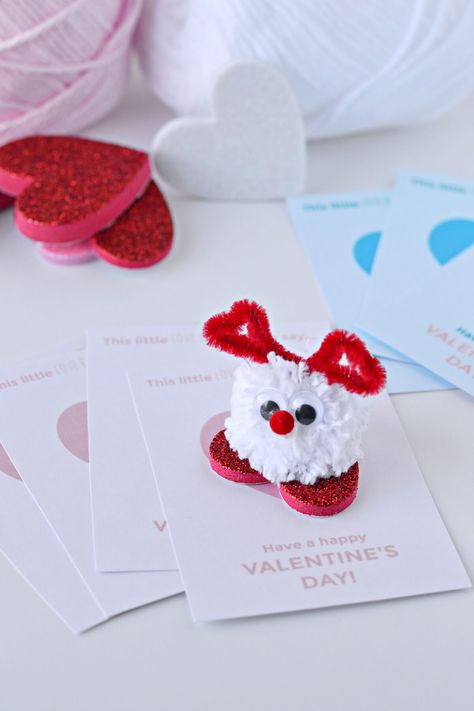 Pom-Pom Love Bug Valentines - Craft Tutorial and Free Printable Valentine's Day Cards #valentinesday Bug Valentines, Valentines Diy Kids, Cards Valentines, Printable Valentines Day Cards, Bug Crafts, Valentine's Day Crafts For Kids, Free Printable Cards, Printable Valentines, Valentine Crafts For Kids