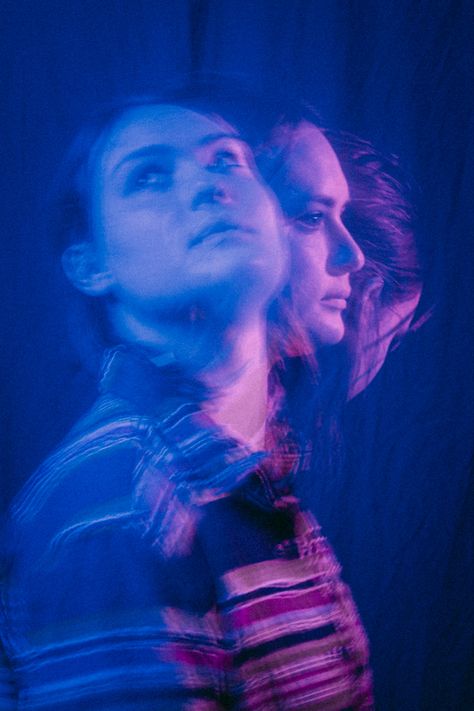 Long exposure portrait Long Exposure Photography Portraits, Long Exposure Portrait, Blue Photoshoot, Motion Blur Photography, Artistic Portrait Photography, Double Exposure Portrait, Long Exposure Photos, Blur Photography, Motion Photography