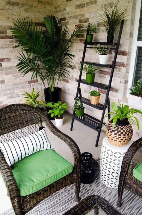 Apartment Patio Ideas and designs is in point of fact importtant for your style. see more ideas just about Gardens, outside rooms and Ideas. #Apartmentideas #Apartmentpatioideas #Apartmentpatiocurtainideas #Cuteapartmentpatioideas Klein Balkon Decor, Design Per Patio, Balkon Decor, Outside Room, نباتات منزلية, Outdoor Patio Designs, Patio Inspiration, Budget Patio, Apartment Patio