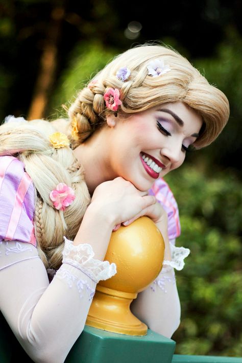 Rapunzel Face Character, Rapunzel Makeup, Disney Humor, Disney Princess Makeup, Alice In Wonderland Pictures, Disneyland Characters, Rapunzel Cosplay, Disneyland Princess, Lost Princess