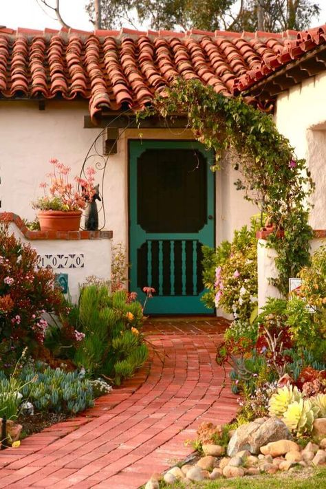 Spanish Tile Elements: A Rustic Elegance - Rustico Tile & Stone Style Hacienda, Mission Style Homes, Spanish Bungalow, Mediterranean Home Decor, Door Inspiration, Spanish Style Home, Casas Coloniales, Spanish Style Homes, Hacienda Style