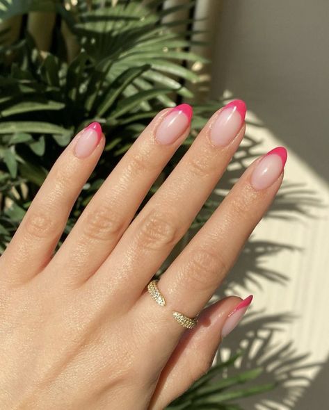 Almond Nails Pink, Pink Tip Nails, Pink French Nails, Gel Nails French, Summery Nails, Pink French, Almond Acrylic Nails, Cute Gel Nails, Round Nails