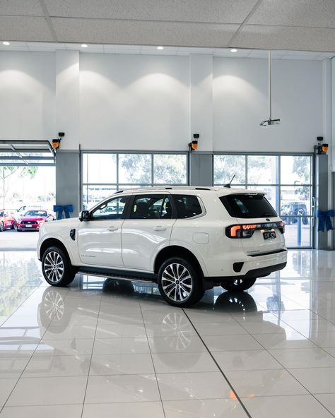 Ford next gen Everest Platinum Ford Everest 2024, Boxy Cars, Ford Everest, Mom Car, Titanium White, White Car, Manifestation Board, Future Car, Dream Board