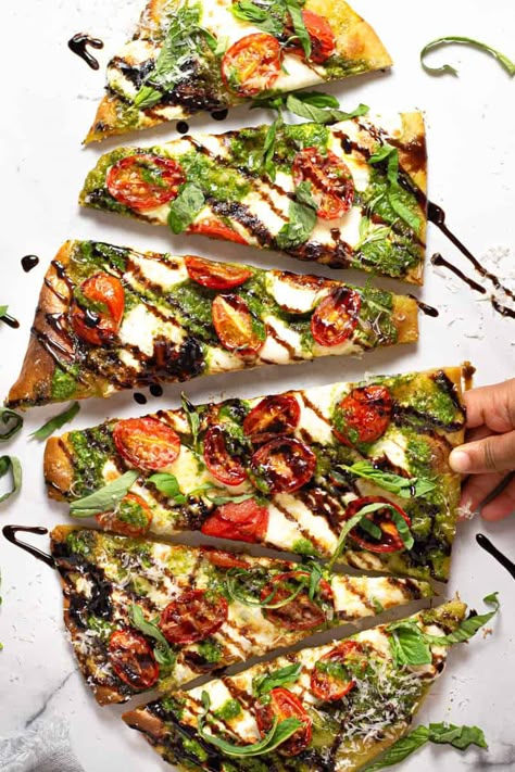 Perfect for a quick vegetarian dinner or an easy party appetizer, this Caprese flatbread takes just minutes to throw together and includes a crispy, flatbread crust, homemade spinach pesto, lots of fresh mozzarella cheese, ripe grape tomatoes and a tangy balsamic glaze along with fresh basil! Quick And Easy Flatbread Recipe, Spinach Pesto Recipe, Caprese Flatbread, Flatbread Pizza Dough, Flatbread Appetizers, Flatbread Toppings, Flatbread Pizza Crust, Easy Flatbread Recipes, Quick Vegetarian Dinner