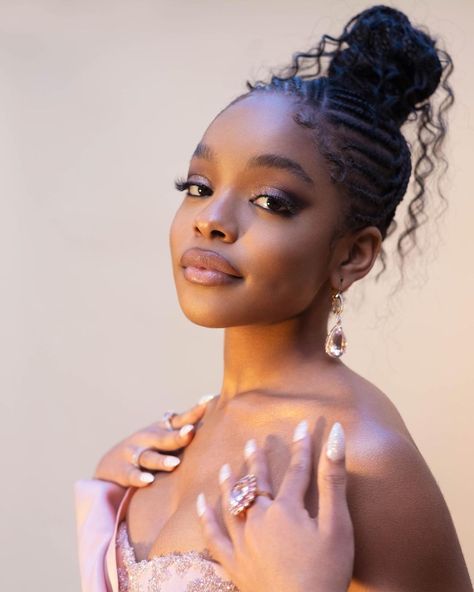 Marsai Martin Braids, Marsai Martin Hairstyles, Marsai Martin Outfit, Marsai Martin, Glam Photoshoot, Twist Styles, Iconic Women, Twist Hairstyles, Girls Makeup