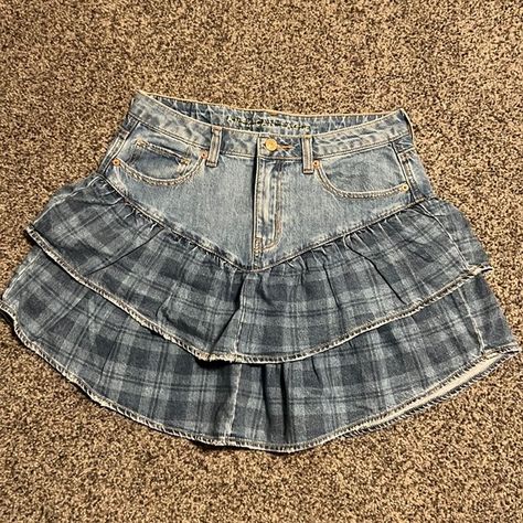 Denim Plaid Skirt, Denim Crochet Skirt, Skirts With Ruffles, Denim Skirt Made From Jeans, Cute Jean Skirts, Diy Miniskirt, Jeans Crafts Ideas, Top Thrift Flip, Denim Upcycle Clothing