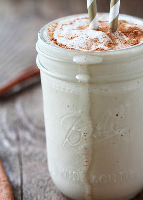 Spicy Vanilla Chai Milkshake. Don't skimp on the secret ingredient! #milkshakeweek Chai Milkshake, Vanilla Drink, Chai Spices, Milkshake Recipe, Chai Recipe, Vanilla Milkshake, Ice Cream Floats, Vanilla Shake, Vanilla Chai