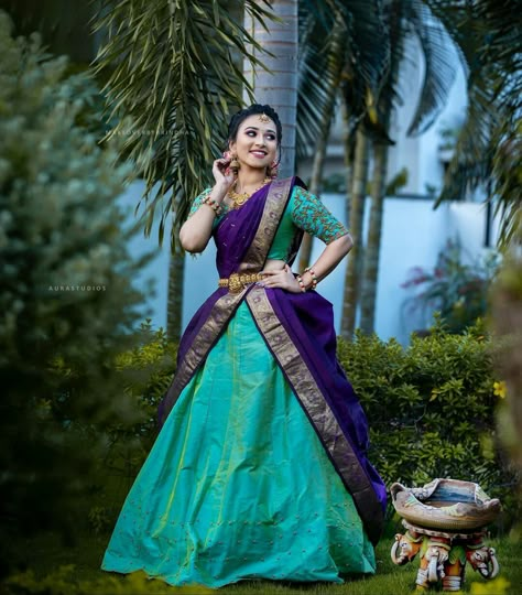 Photo Stills On Lehanga, Stills In Half Saree, Half Saree Photoshoot Poses At Home, Bathukamma Outfit, Poses On Half Saree, Lehanga Pose Ideas, Half Saree Function Stills Outdoor, Bridal Half Saree Lehenga, Pattu Saree Poses