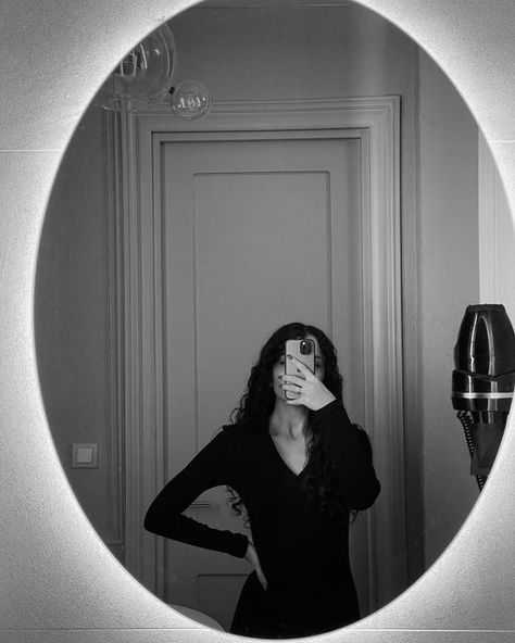 Sveta Kom | style & travel on Instagram: "black&white mirror selfie" Black And White Mirror Selfie, Black And White Mirror, Girls Mirror, White Mirror, Ideas For Instagram, Style Travel, Instagram Inspo, Photo Ideas, Mirror Selfie