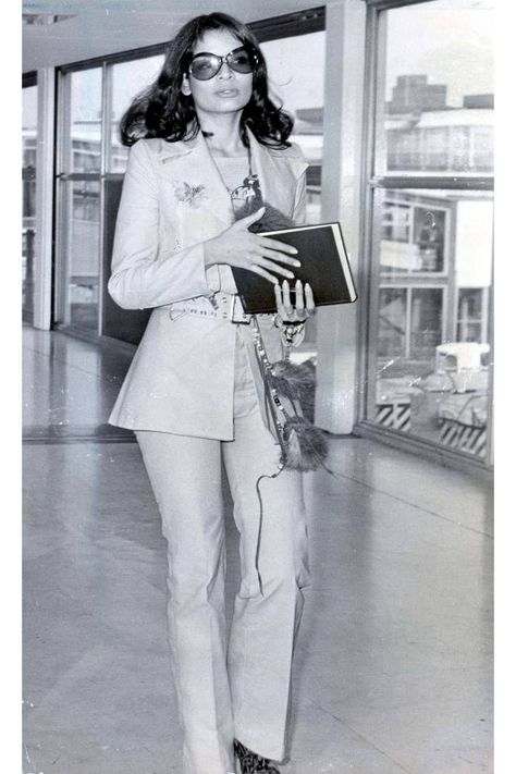 70s Fashion Icons, 70s Style Icons, Airplane Outfits, Bianca Jagger, Seventies Fashion, Fashion Articles, 1970s Fashion, Fashion Weeks, 70s Fashion