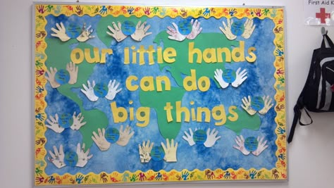 The title of this bulletin board, "Our Little Hands Can Do Big Things" is a creative title for an Earth Day bulletin board display. Room Door Ideas, Toddler Bulletin Boards, April Bulletin Boards, Art Bulletin Boards, Earth Day Projects, Birthday Bulletin Boards, Birthday Bulletin, Boards Ideas, Preschool Bulletin