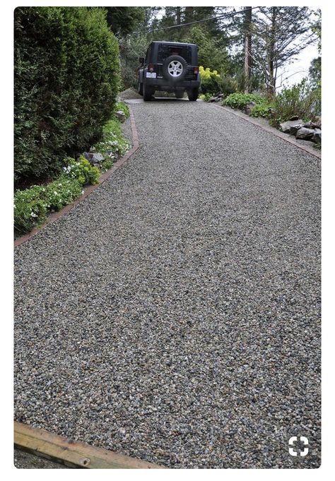 Gravel For Landscaping, Gravel Garden Ideas, Gravel Driveway Landscaping, Driveway Edging, Modern Driveway, Driveway Installation, Gravel Landscaping, Paver Walkway, Gravel Driveway