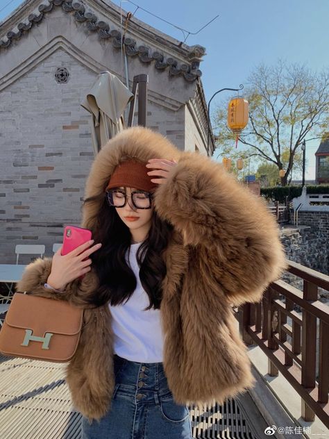 Korean Style Winter, Korean Winter Outfits, Fur Coat Outfit, Korean Winter, Winter Ootd, Ootd Winter, Outfit Korean, Winter Styles, Fur Clothing