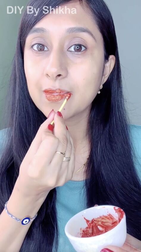 Hi and welcome back to my page!I am sharing a great recipe for a DIY lip tint you can do at home. This should leave your lips tinted red all night so even when your lipstick fades at dinner or after a few drinks your lips will still have some color.Follow me on Instagram @diybyshikha Click here to check out my YouTube channel In a bowl put some beetroot powder(you can find this at WholeFoods and HERE is a link for some on Amazon) Mix some peel-off mask (you can use whatever bran… Diy Lip Tint, Diy Henna, Beetroot Powder, Diy Lips, Peel Off Mask, Your Lips, Lip Tint, A Bowl, Red Lips