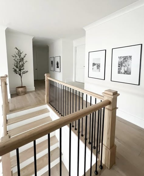 Excited For Fall, House Staircase, Staircase Remodel, House Stairs, Dream House Interior, House Room, Staircase Design, Stairs Design, House Inspo