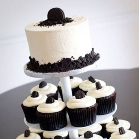 Goth Bakery, Tuxedo Cupcakes, Cupcake Centerpieces, Black And White Party Decorations, Black And White Cupcakes, Oreo Cupcake, Black Cupcakes, White Party Decorations, Black White Party