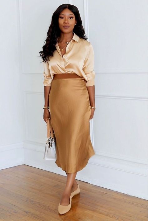 Long Skirt Satin, Satin Skirt Outfit Classy, Silk Top Outfit, Fall Work Wear, Green Satin Skirt, Silk Skirt Outfit, Satin Outfit, Satin Skirts, Satin Skirt Outfit