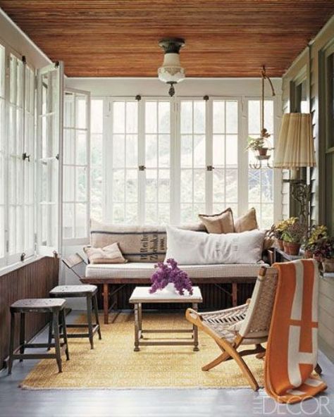 28 Airy Scandinavian Sunroom Designs:  This is a beautiful design. Minimalist and colorful, this sun room is a great place to relax with a book, enjoy breakfast, or socialize with friends. Pretty Porches, Small Sunroom, Sunroom Decorating, Sunroom Designs, Real Estat, Sun Porch, Lots Of Windows, Character Home, Design Del Prodotto