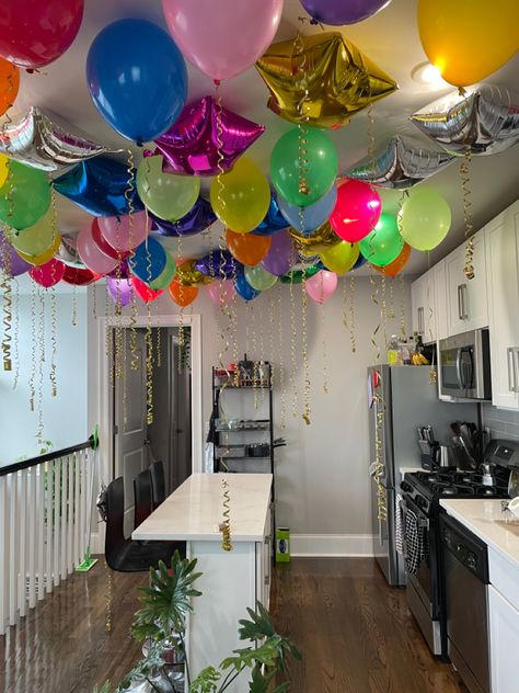 Birthday Deck Decorations, Colored Party Ideas, Pregame Decorations, Birthday Pregame Decorations, 22ns Birthday Ideas, Eclectic Birthday Decor, Small Birthday Get Together Ideas, Cute Birthday Party Decorations, Cute Bday Decor