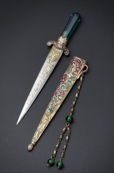 Fantasy Dagger, Knife Aesthetic, Pretty Knives, Karambit Knife, Dagger Knife, Cool Swords, Cool Knives, Fantasy Jewelry, Designs Ideas