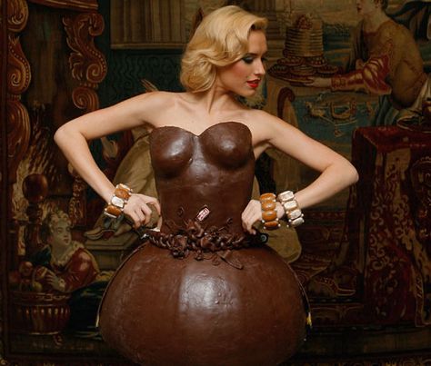 chocolate dress Chocolate Dress, Chocolate Sculpture, Chocolate Sculptures, Crazy Dresses, Chocolate Fashion, Chocolate Heaven, Chocolate Art, Chocolate Day, Chocolate Design