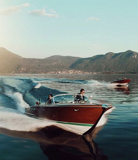 Riva Yachts, Mahogany Boat, Wooden Speed Boats, Riva Boat, Gentleman Lifestyle, Being Different, Chris Craft, Vintage Boats, Christmas Event