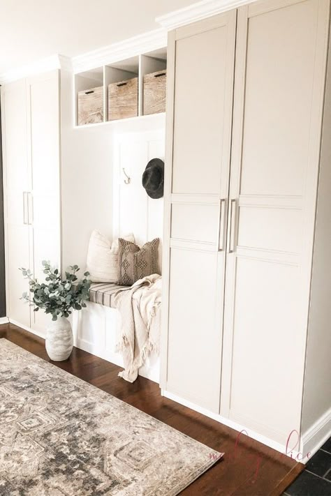 Mudroom Built Ins, Building Hallway, Ikea Closet Hack, Functional Mudroom, Mudroom Makeover, Ikea Wardrobe, Ikea Hallway, Diy Mudroom, Ikea Closet