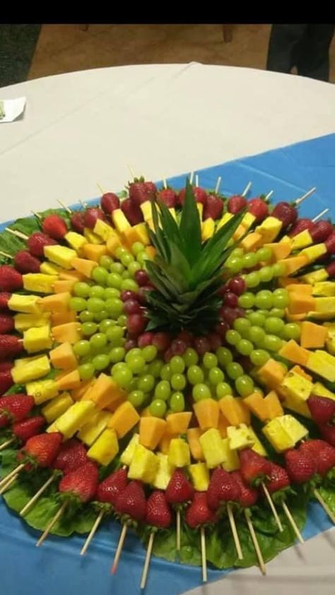 Fruit Platter Ideas Party, Fruit Presentation, Fruit Buffet, Fruit Kebabs, Fruit Creations, Fruit Platter Designs, Recipes Instant Pot, Thighs Chicken, Decorações Com Comidas