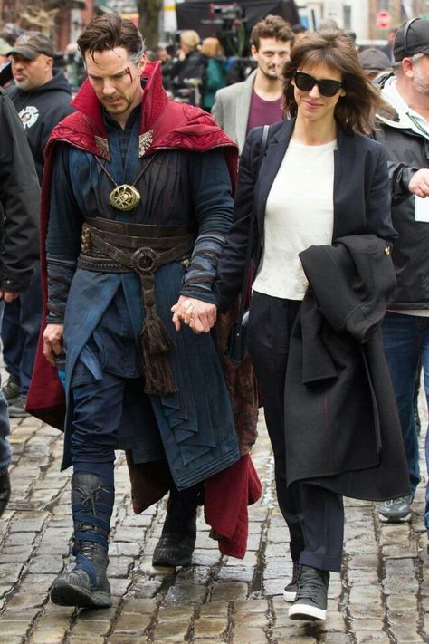 Benedict Cumberbatch and Sophie Hunter on the set of "Doctor Strange" Memes About Relationships, Sophie Hunter, Amanda Abbington, Memes In Real Life, Benedict Cumberbatch Sherlock, About Relationships, Dr Strange, Star Lord, Martin Freeman