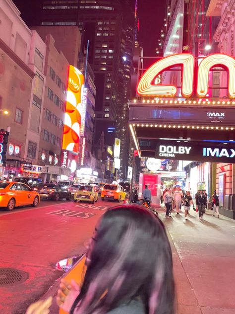 New York Aesthetic Black Women, Shopping In New York Aesthetic, Walking In The City Aesthetic, Nyc Aesthetic Black Women, Living In New York City Aesthetic, City Life Aesthetic, Nyc Lifestyle, New York City Aesthetic, Vacation Goals