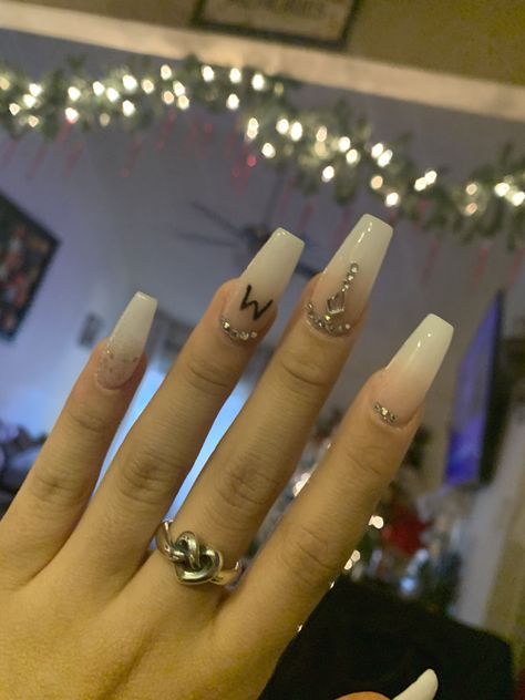 White Nails With M Initial, Bridal Nails With Initials, White Nails With Letter, M Initial Nails, Acrylic Nails With Letters Initials, Cute Nails With Initials, Nails With Boyfriends Initials, Nail Ideas With Initial, Boyfriend Initial Nails