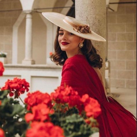 Vintage Photoshoot, Vintage Inspired Outfits, Outfits With Hats, Vintage Glamour, Mode Vintage, Classy Women, Classy Dress, Modest Outfits, Elegant Fashion