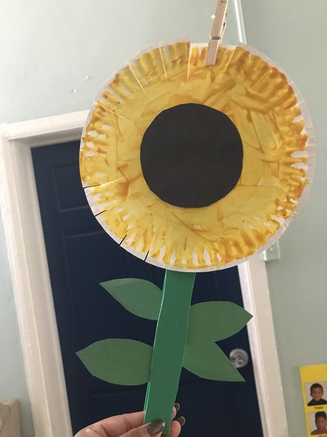 Sunflower Art Activities For Preschool, Sunflower Craft For Preschool, Sunflower Infant Art, Sunflower Art For Preschoolers, Preschool Sunflower Art, Toddler Sunflower Craft, Preschool Sunflower Activities, Sunflower Kids Craft, Sunflower Activities For Toddlers