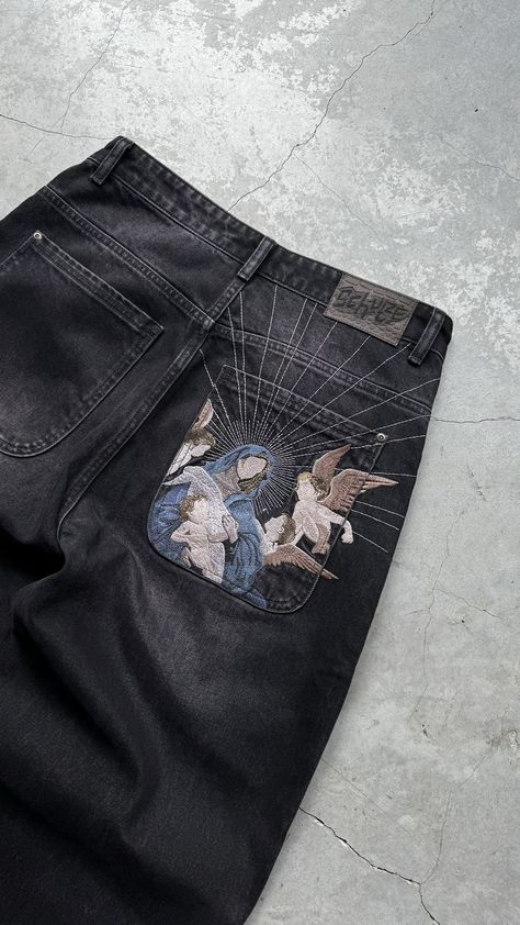 Custom Denim Jeans Men, Mens Embroidered Jeans, Embroidery Jeans Men, Jeans Design Ideas, Jeans Pocket Design, Reworked Pants, Abstract Streetwear, Modified Clothing, Jeans Fitting