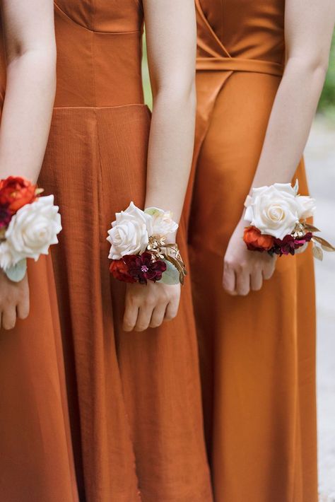 Calls Lily, Bridesmaids Flowers, Vintage Wedding Decor, School Wedding, Wrist Corsages, Bridesmaid Corsage, Terracotta Wedding, Handmade Bouquets, Wedding Themes Fall