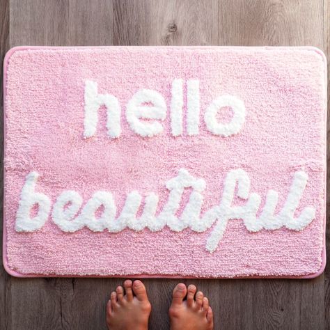 Preppy Bathrooms, Pink Vintage Aesthetic Wallpaper, Bright Bathroom Decor, Teen Bathroom Decor, Hot Pink Bathroom, Bath Mat Ideas, Preppy Bathroom, Pink Bathroom Rugs, Colorful Bath Mat