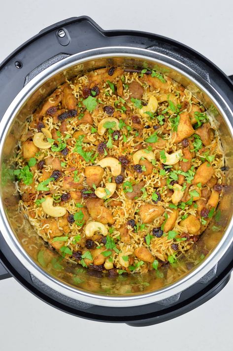 Best Instant Pot Chicken Biryani - Easy Recipe for Boneless and Bone-In Chicken, as well as for making Chicken Biryani in Indian Pressure Cooker. #biryani #chickenbiryani #instantpotbiryani #instantpotrecipes #indianinstantpotrecipes Yogurt In Instant Pot, Biryani Instant Pot, Indian Chicken Biryani, Prawns Biryani, Biryani Vegetable, Indian Instant Pot Recipes, Instant Pot Rice Recipes, Indian Instant Pot, Egg Biryani