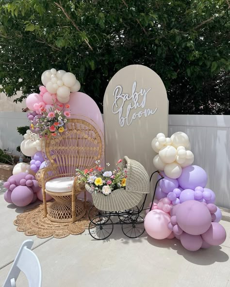 Flower Baby Shower Theme, Spring Baby Shower Themes, Sweet Baby Shower Ideas, Flower Baby Shower, Baby Shower Party Themes, Classy Baby Shower, Shower Flowers, Surprise Baby Shower, Baby Shower Deco