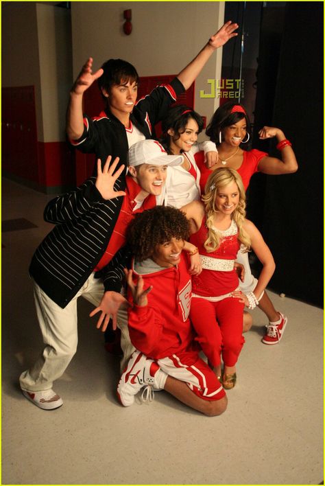 Posing for 'Got Milk?' Zac Efron High School, High School Musical Costumes, Lucas Grabeel, Zac Efron And Vanessa, Monique Coleman, High School Musical Cast, High School Musical 2, High School Music, High School Musical 3