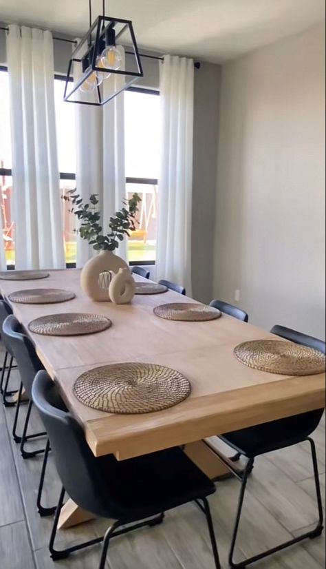 Dining Room Table Organic Modern, Black Light Wood Living Room, Neutral Dining Room Black Chairs, Modern Dining Room Wood Table, Dining Room Centerpieces Modern, Clean Aesthetic Dining Room, Clean Table Aesthetic, Kitchen Table Minimalist, Boho Modern Dining Table