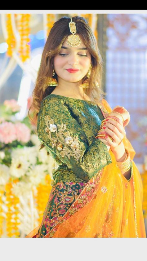 Kainat Faisal, Indian Wedding Couple Photography, Beautiful Eyes Pics, Pakistani Dresses Casual, Women Dresses Classy, Casual Party Dresses, Bridal Makeup Looks, Beautiful Dress Designs, Beautiful Pics