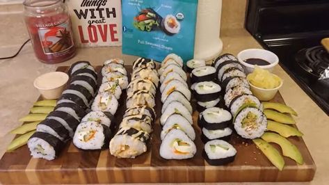 Vegetarian Sushi Rolls, Homemade Sushi Rolls, Crockpot Lunch, Sushi Ginger, Eating Sushi, Vegetarian Sushi, Sushi Roll Recipes, Spicy Crab, Sushi At Home