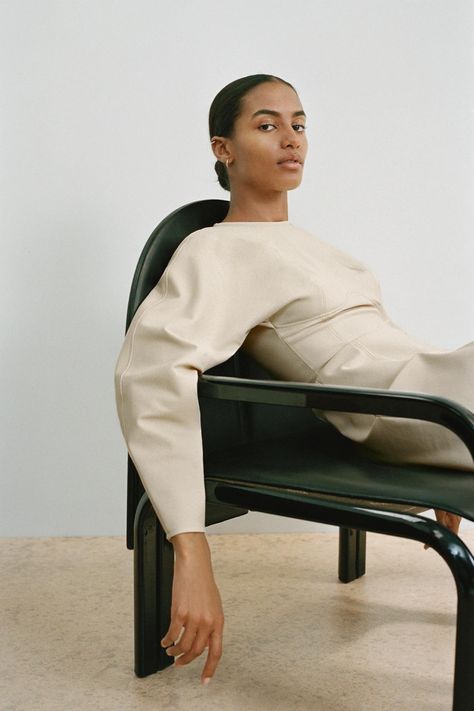 Sacha Quenby for Zara Fall 2020 Lookbook - Lookbooks - Minimal. / Visual. Houston Photoshoot, Minimal Fashion Photography, Lookbook Shoot, Zara Fall, Studio Photography Fashion, Studio Photography Poses, Photoshoot Studio, Studio Photoshoot, Fashion Photography Inspiration