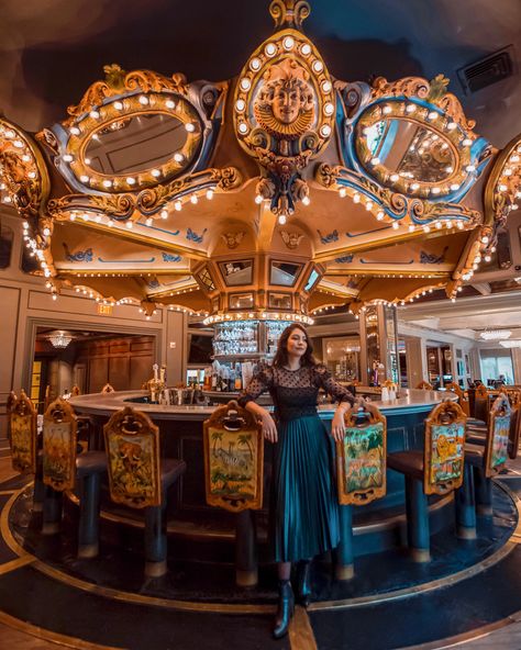 The famous carousel bar at Hotel Monteleone, New Orleans, plus lots more sights, things to do and Instagrammable locations in this New Orleans city guide New Orleans Spring Break, New Orleans Instagram, Hidden Photography, New Orleans Bars, New Orleans Travel Guide, Hotel Monteleone, New Orleans Vacation, New Orleans City, Street Pictures