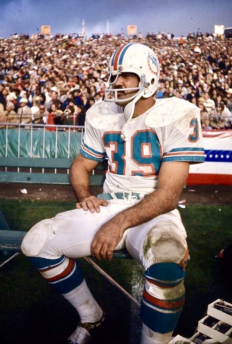 Miami Dolphins Legend and NFL Pro-Football Hall of Famer, Larry Csonka 1972 Miami Dolphins, Nfl Dolphins, Nfl Football Art, American Football League, Miami Dolphins Football, Nfl Pictures, Nfl Football Players, Dolphins Football, Nfl Miami Dolphins