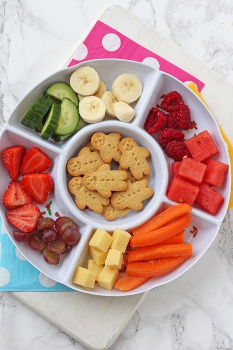 We all know toddlers love snacks but did you know that snacking actually serves a really important purpose for young children? Here's why! Easy Toddler Snacks, Snacks For Toddlers, Menu Sarapan Sehat, Healthy Toddler Snacks, Childrens Meals, Healthy Toddler Meals, Fussy Eaters, Chicken Breast Recipes Healthy, Easy Meals For Kids