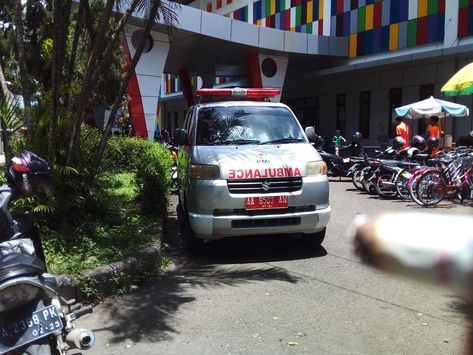 Mobil Ambulance PMI Kebumen Jateng Indonesia Ambulance, Indonesia