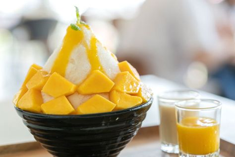 Korean Shaved Ice Recipe, Bingsu Korean, Korean Shaved Ice, Shaved Ice Recipe, Korean Sweets, Ice Recipe, Easy Indian Dessert Recipes, Easy Indian Dessert, Icee Recipe