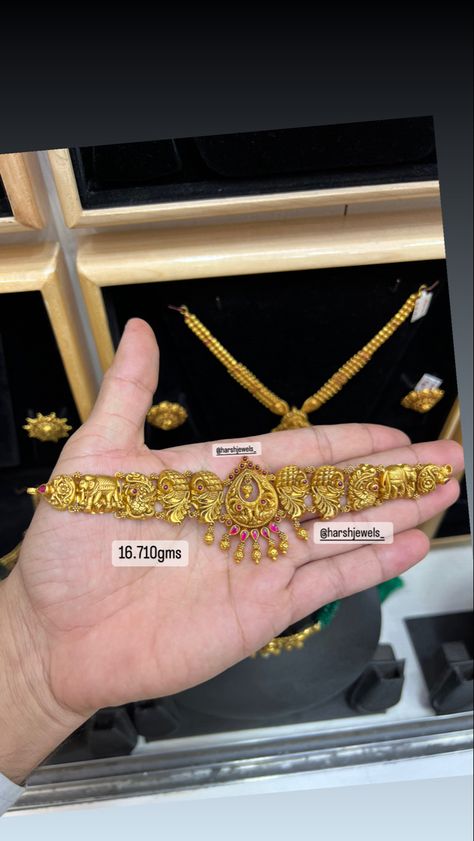 Nakshi Choker Designs Gold, 20grams Gold Necklace Indian, 20 Grams Gold Choker Designs, Gold Necklace Set 20 Grams, Chokers Gold, Plain Necklace, Antique Necklace Gold, Jewel Design, Gold Temple Jewellery