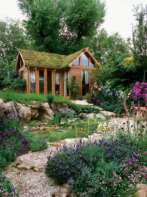 HGTV experts explain the principles of sustainability and show you how to make your garden "green." Green Roof Garden, Green Roof House, Grass Roof, Cottage Cabin, Sustainable Garden, Big Windows, Small Cabin, Cabins And Cottages, Roof Garden